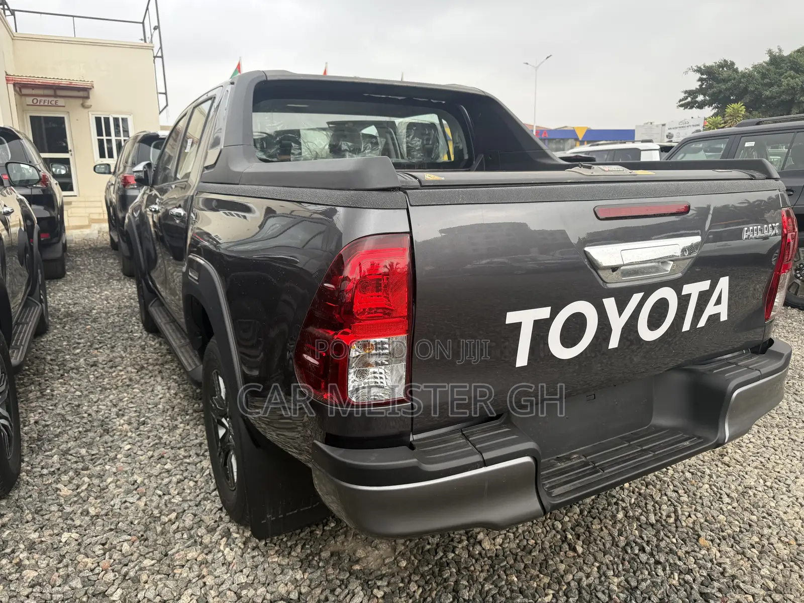 New Toyota Hilux 2025 Silver