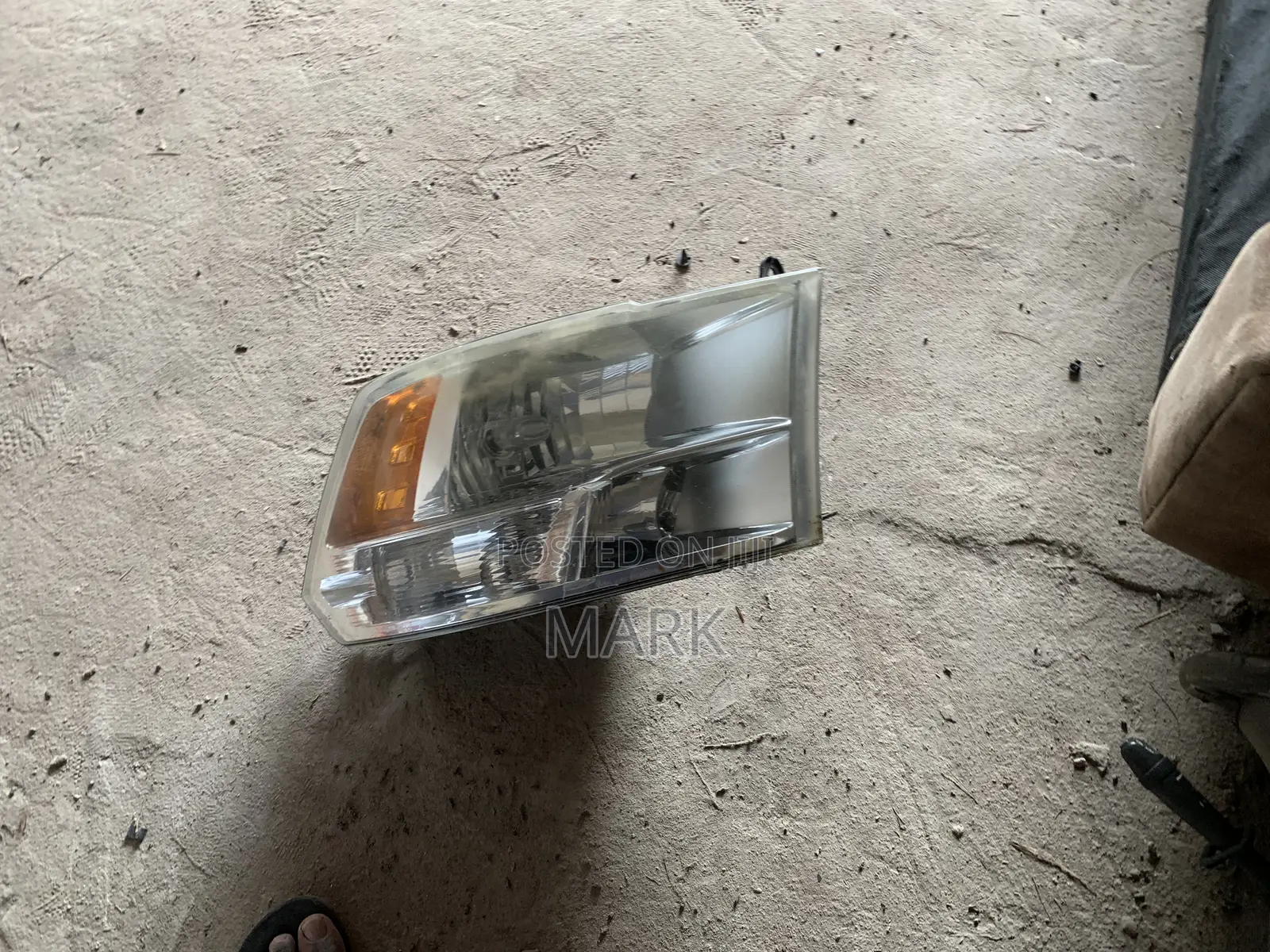 Dodge Ram 1500 Headlights (Left)