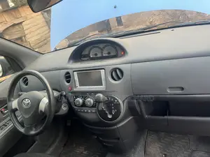 Toyota Sienta 1.5 FWD 2013 Blue