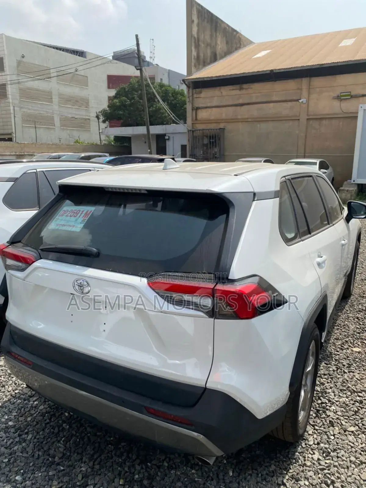 Toyota RAV4 XLE Premium AWD 2023 White