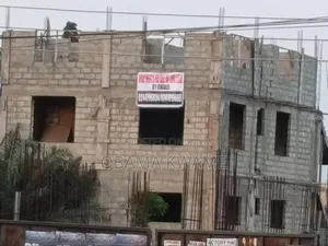 8bdrm Apartment in Laryea Homes, School Junction for sale