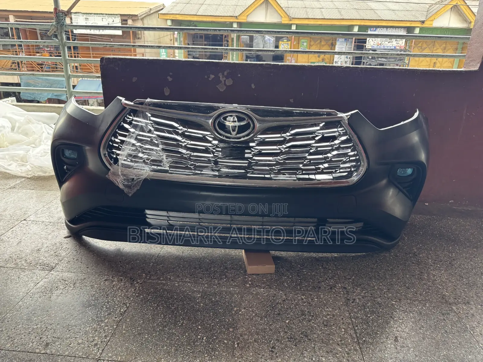 Toyota Highlander 2020-2021-2022-2023-2024 Front Bumper Le