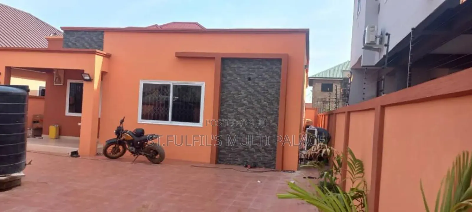3bdrm House in Lakeside, Ashaley Botwe for rent