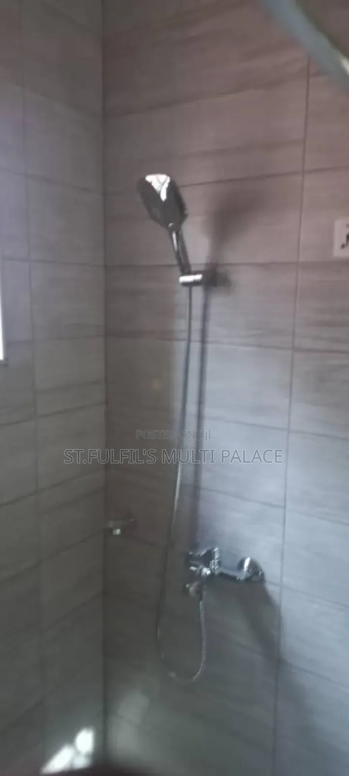 3bdrm House in Lakeside, Ashaley Botwe for rent