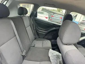 Pontiac Vibe 2008 White