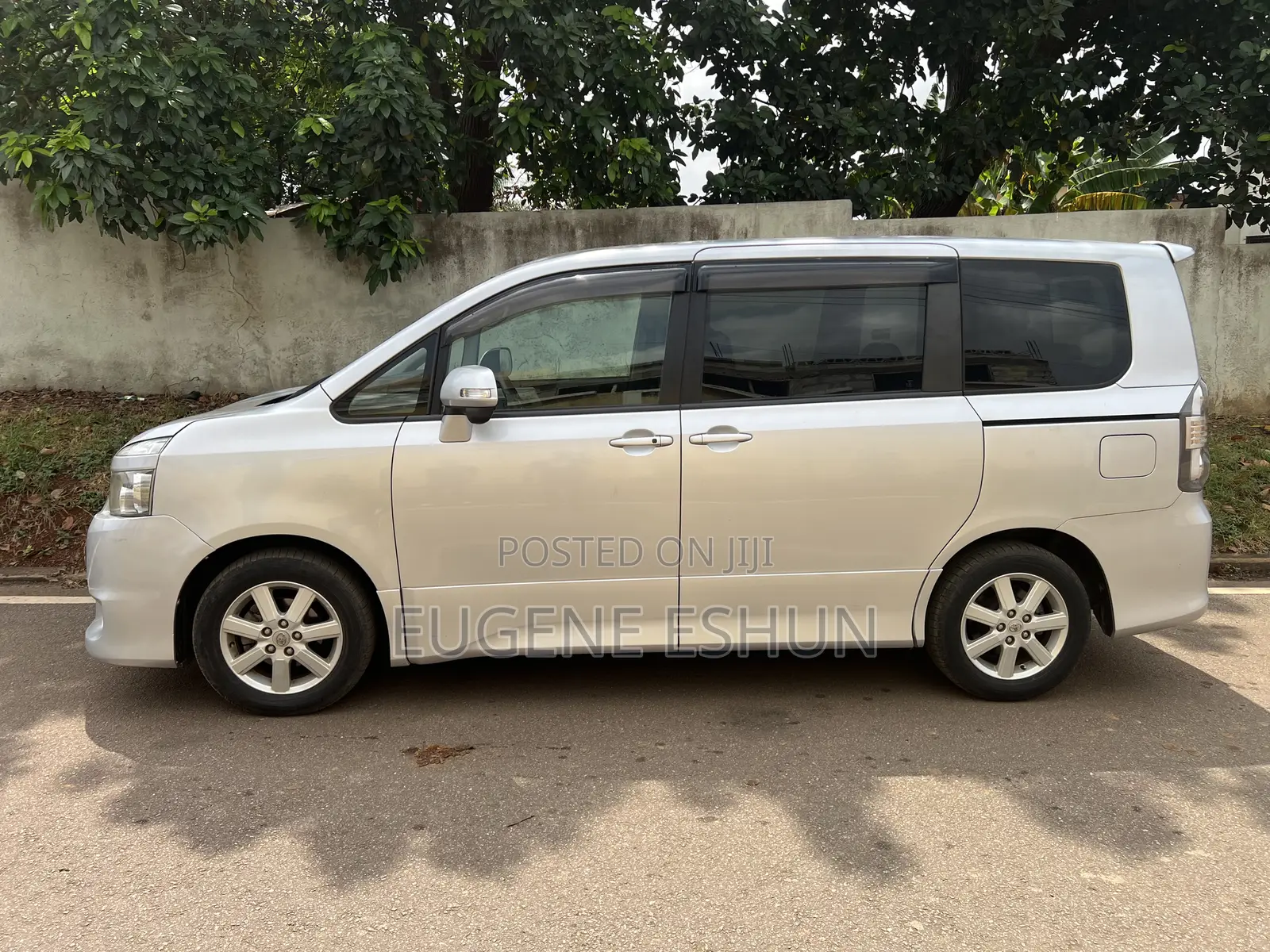 Toyota Voxy 2009 Silver