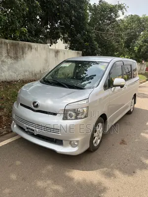 Toyota Voxy 2009 Silver