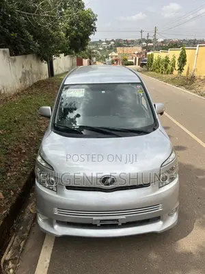 Toyota Voxy 2009 Silver