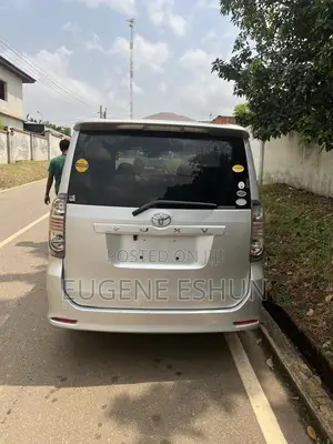 Toyota Voxy 2009 Silver