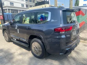 New Toyota Land Cruiser 2025 Silver