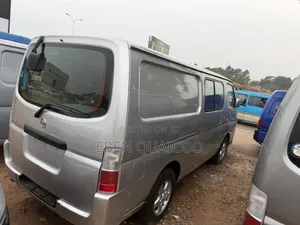 Nissan Caravan (Urvan) 2012 Silver