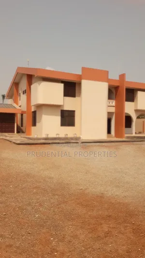 8bdrm House in North Legon for sale