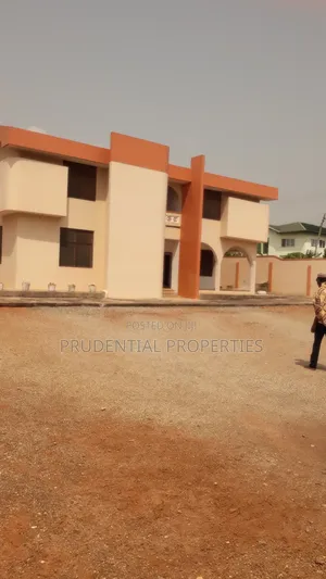 8bdrm House in North Legon for sale