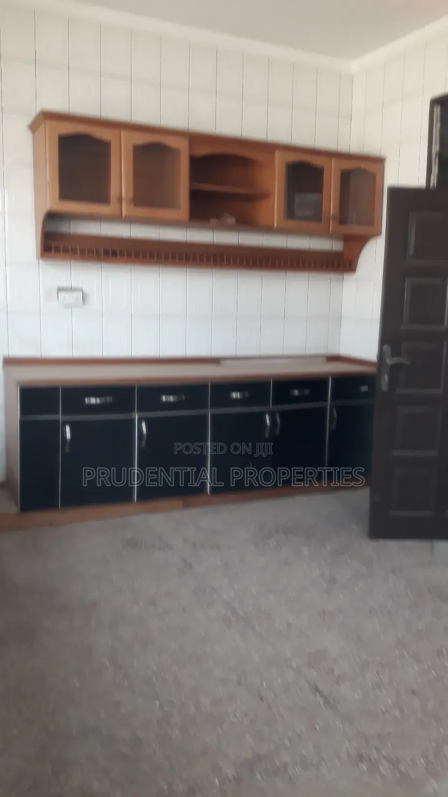 8bdrm House in North Legon for sale