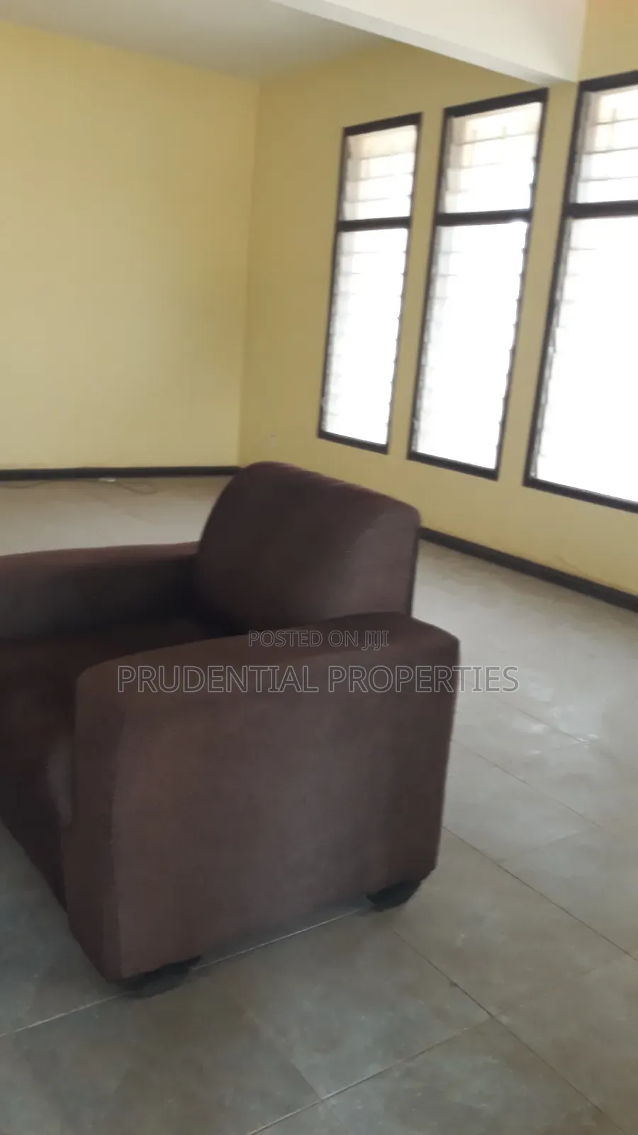 8bdrm House in North Legon for sale
