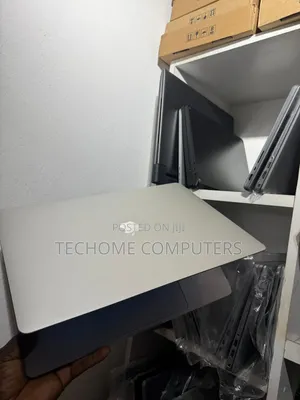 Laptop Apple MacBook Pro 2019 64GB Intel Core I9 SSHD (Hybrid) 4T