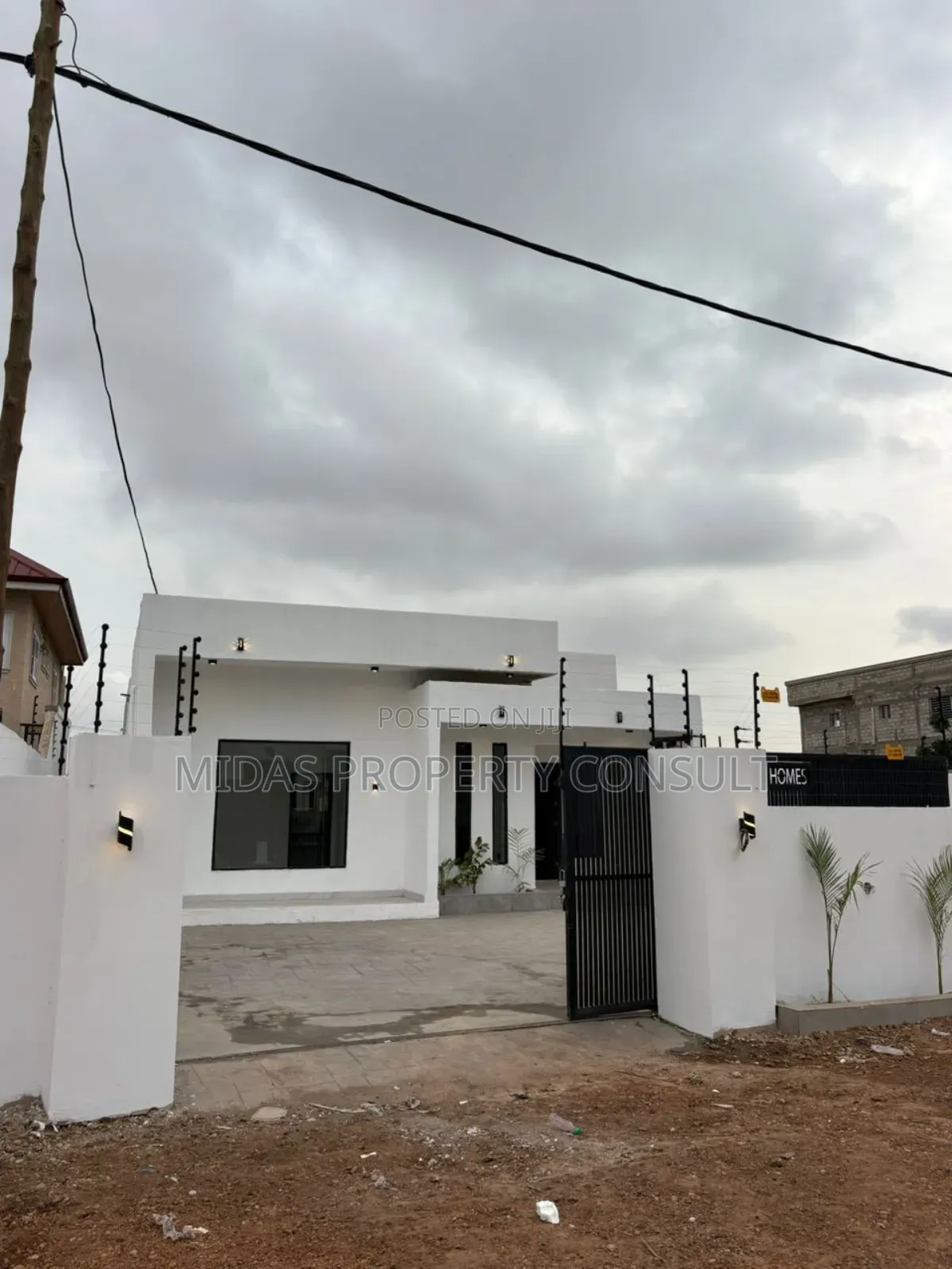 3bdrm House in New Legon, Lake Side Estate for sale
