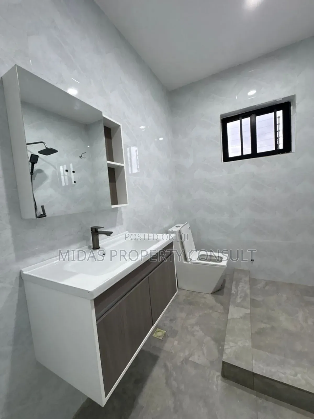 3bdrm House in New Legon, Lake Side Estate for sale