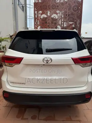 Toyota Highlander LE 4x2 (2.7L 4cyl 6A) 2018 White