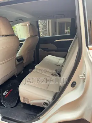 Toyota Highlander LE 4x2 (2.7L 4cyl 6A) 2018 White