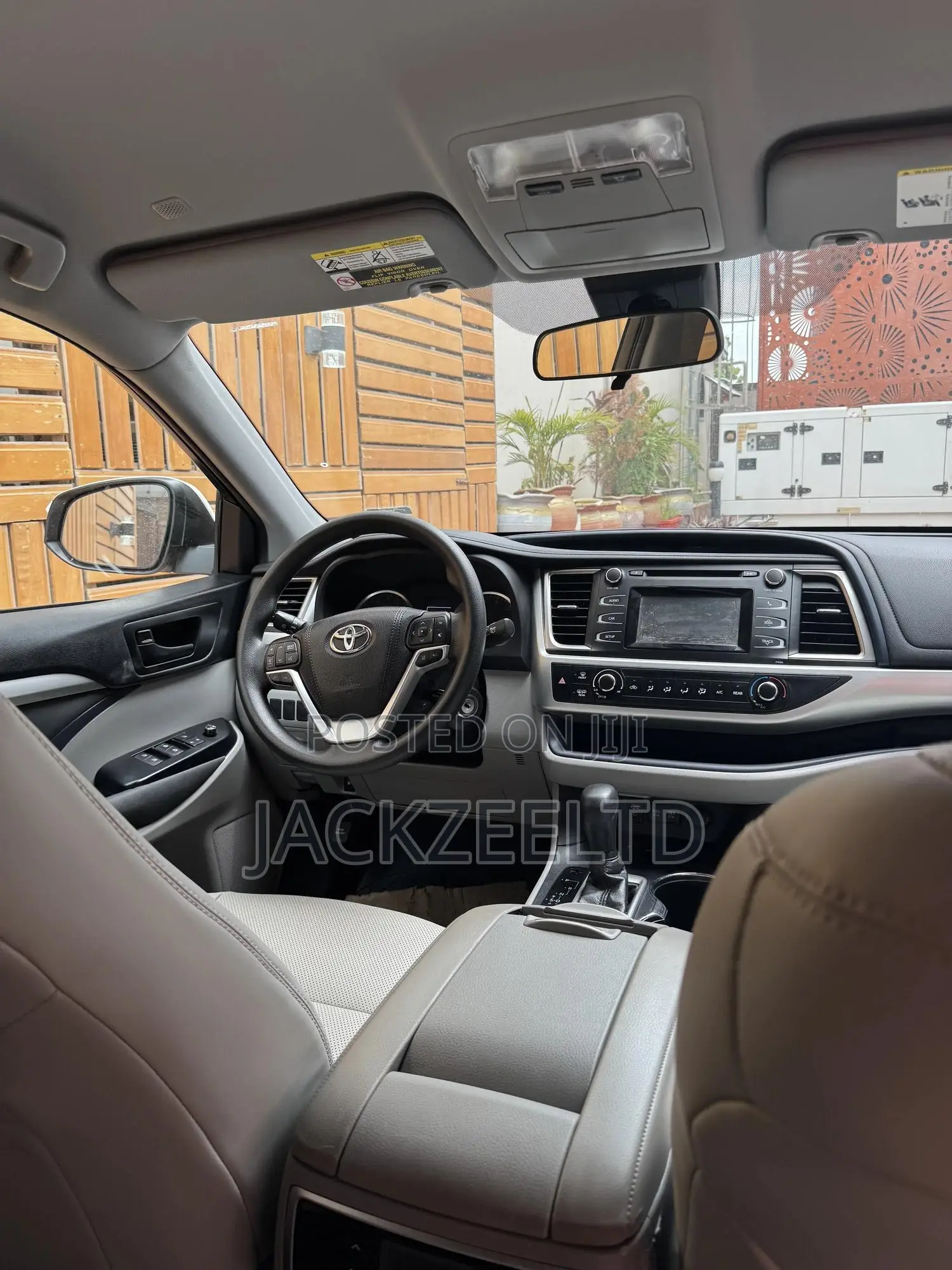 Toyota Highlander LE 4x2 (2.7L 4cyl 6A) 2018 White