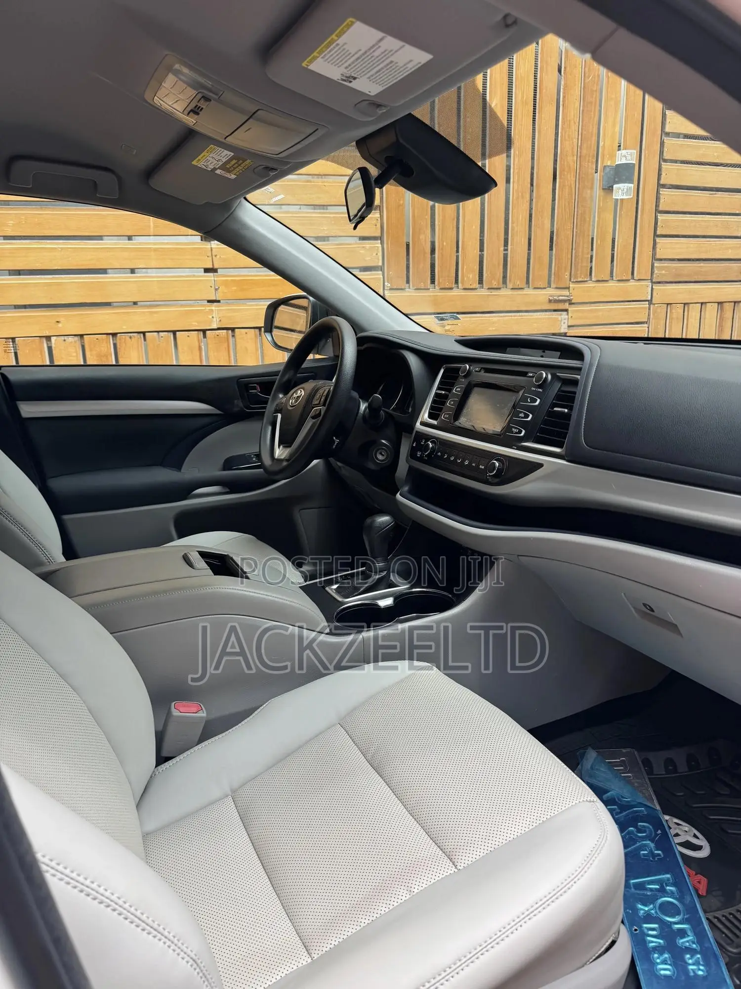 Toyota Highlander LE 4x2 (2.7L 4cyl 6A) 2018 White