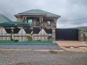 4bdrm House in Oyibi, Valley View Area for sale