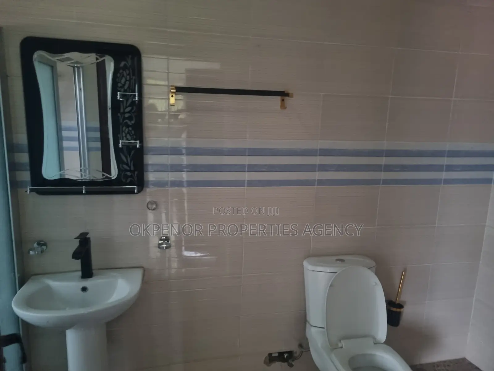 4bdrm House in Oyibi, Valley View Area for sale