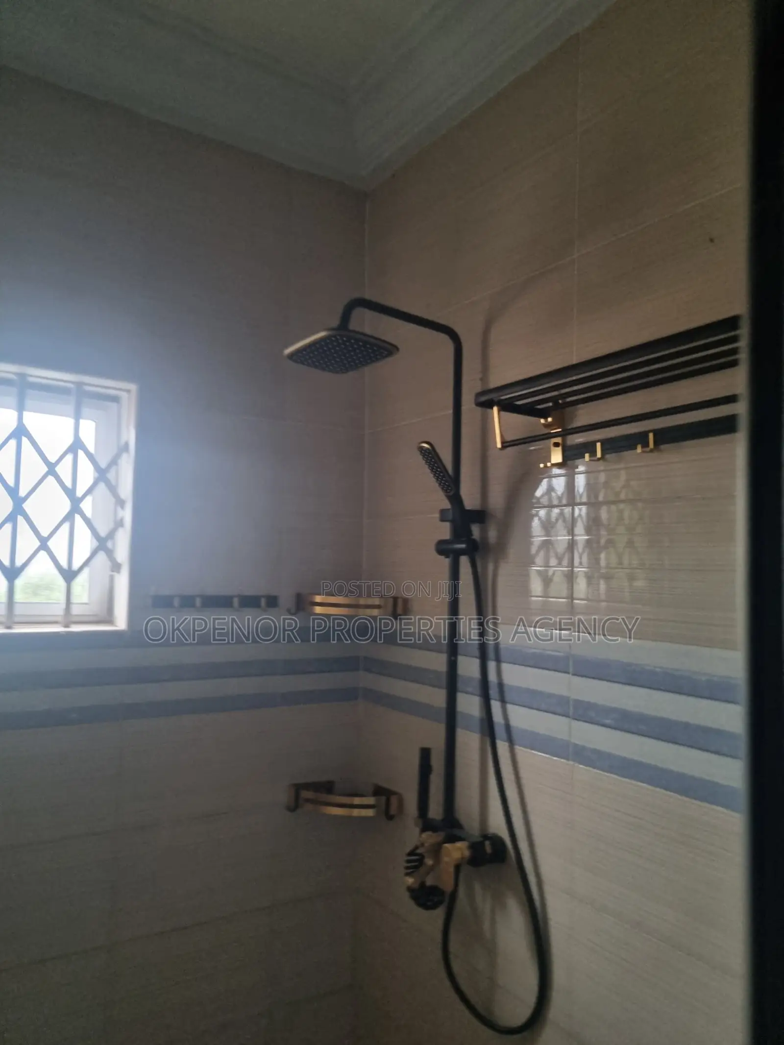 4bdrm House in Oyibi, Valley View Area for sale
