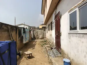 8bdrm House in East Legon, American House for sale