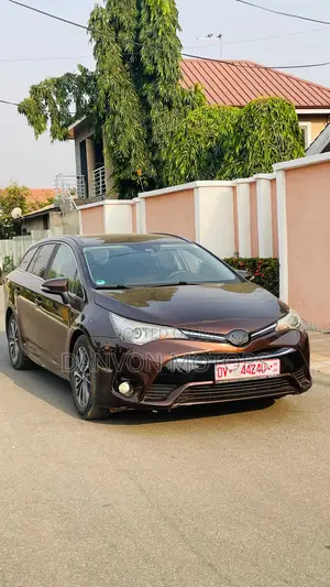 Toyota Avensis 2018 Brown