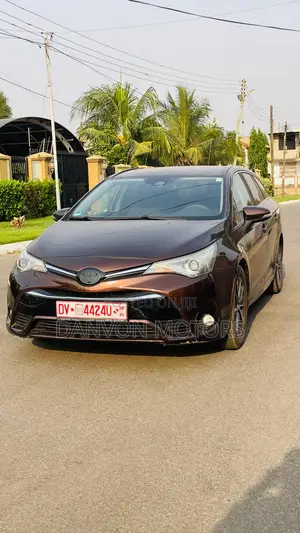 Toyota Avensis 2018 Brown