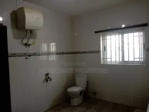 6bdrm House in Hometrust Properties, Amasaman for sale