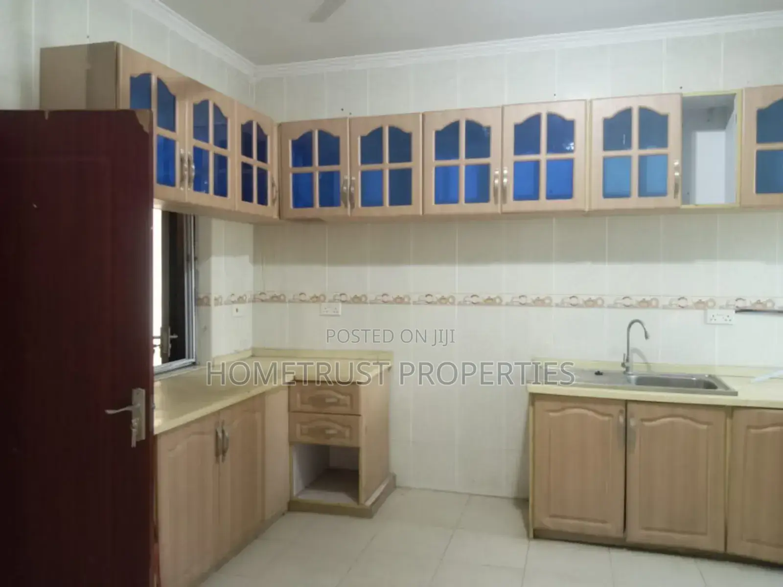 6bdrm House in Hometrust Properties, Amasaman for sale