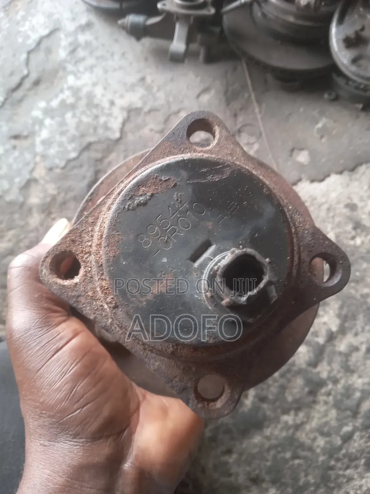 Corrola 09 Back Hub