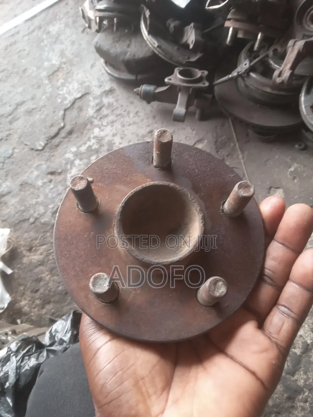 Corrola 09 Back Hub