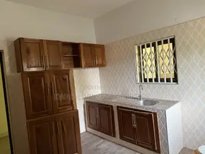 3bdrm House in Housing Down for rent