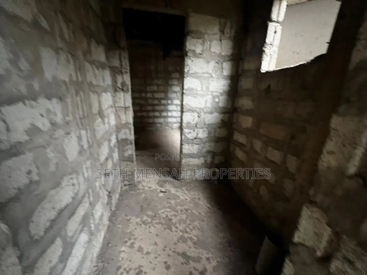 8bdrm Apartment in Seth, School Junction for sale
