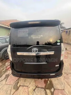 Toyota Voxy 2013 Black
