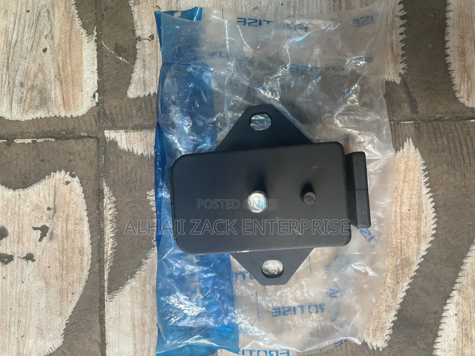 Mistubishi L200 Engine Seat