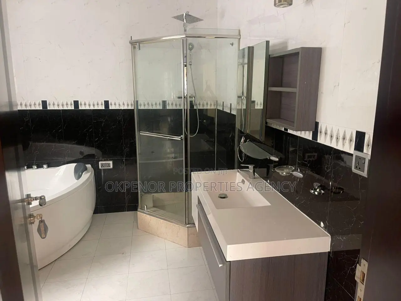 3bdrm House in Cantonments, US Embassy Area for sale