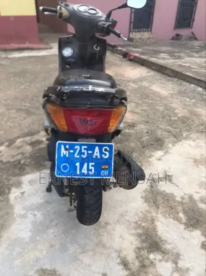 Yamaha Crux 2025 Black