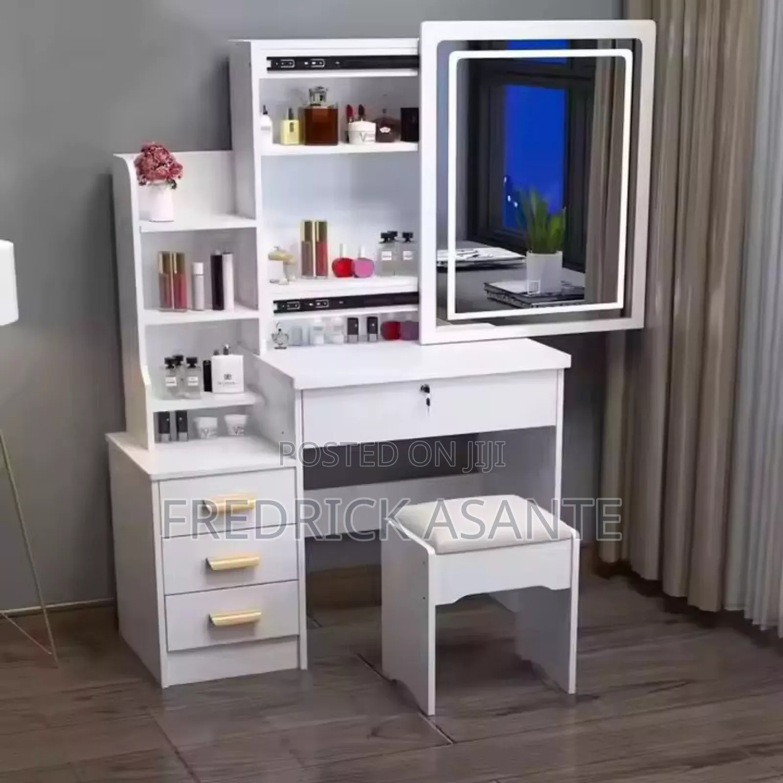 Dressing Mirror/Table With Led Light Set