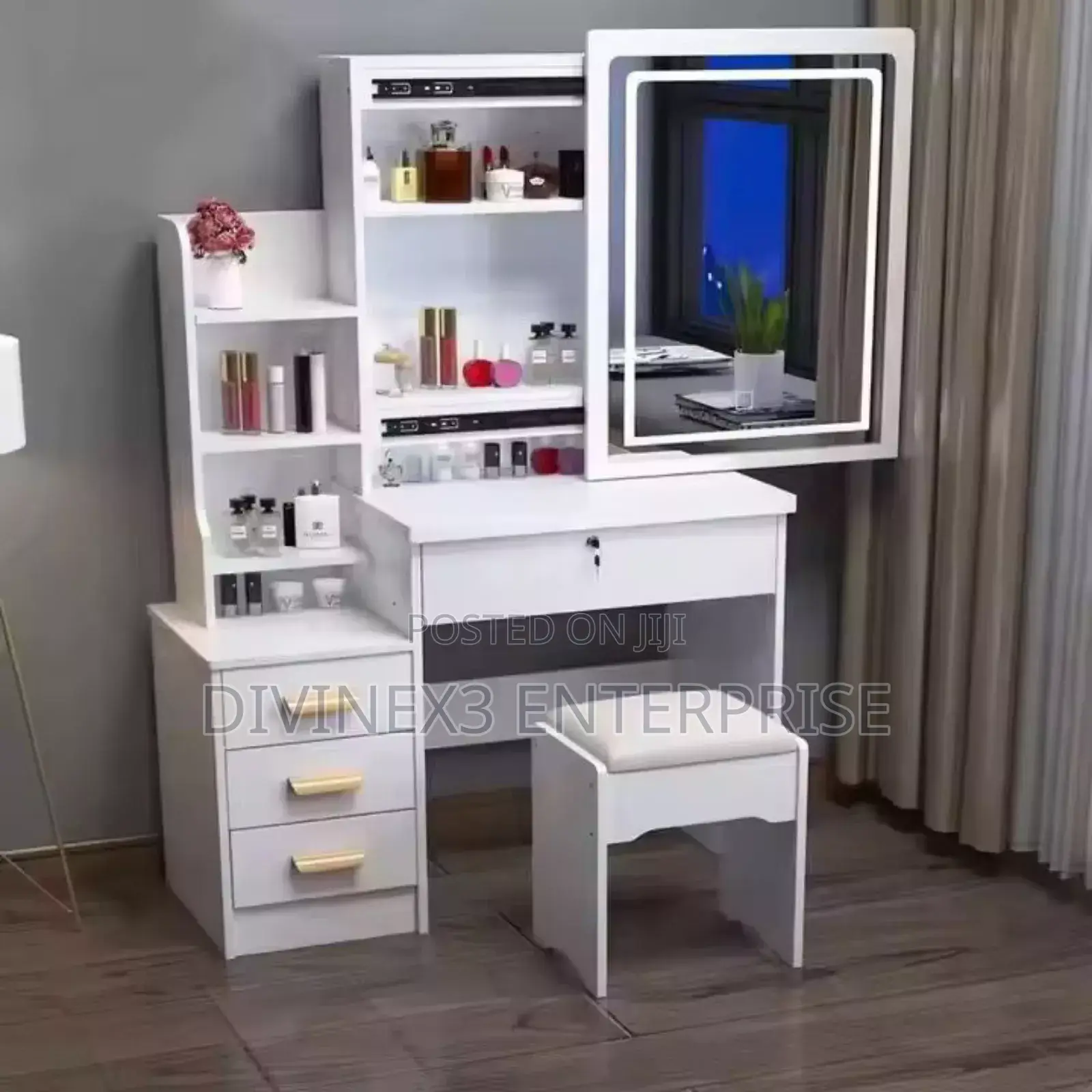 Dressing Mirror/Table With Led Light Set
