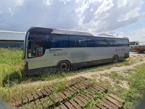 Bus 2011 Red