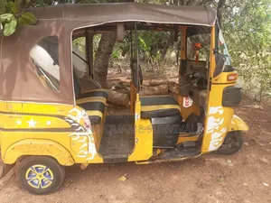 Bajaj RE 2021 Yellow