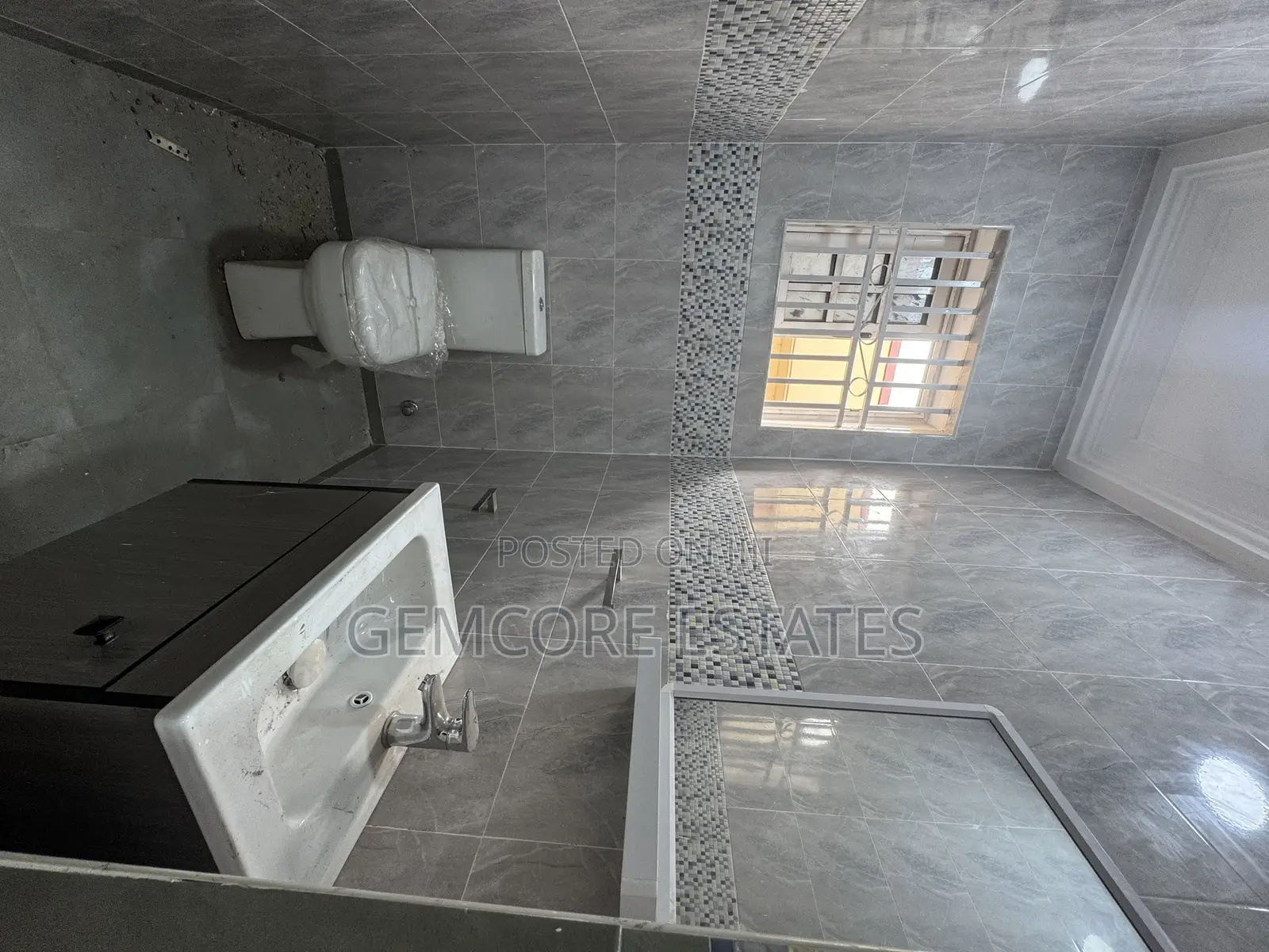 5bdrm House in School Junction, Adjiriganor for rent