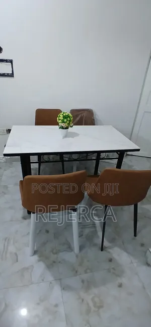 Durable Dinning Table With Chairs