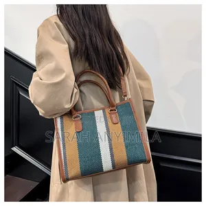 Elegant Handle Bag With Straps