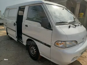 Hyundai H-100 2000 White
